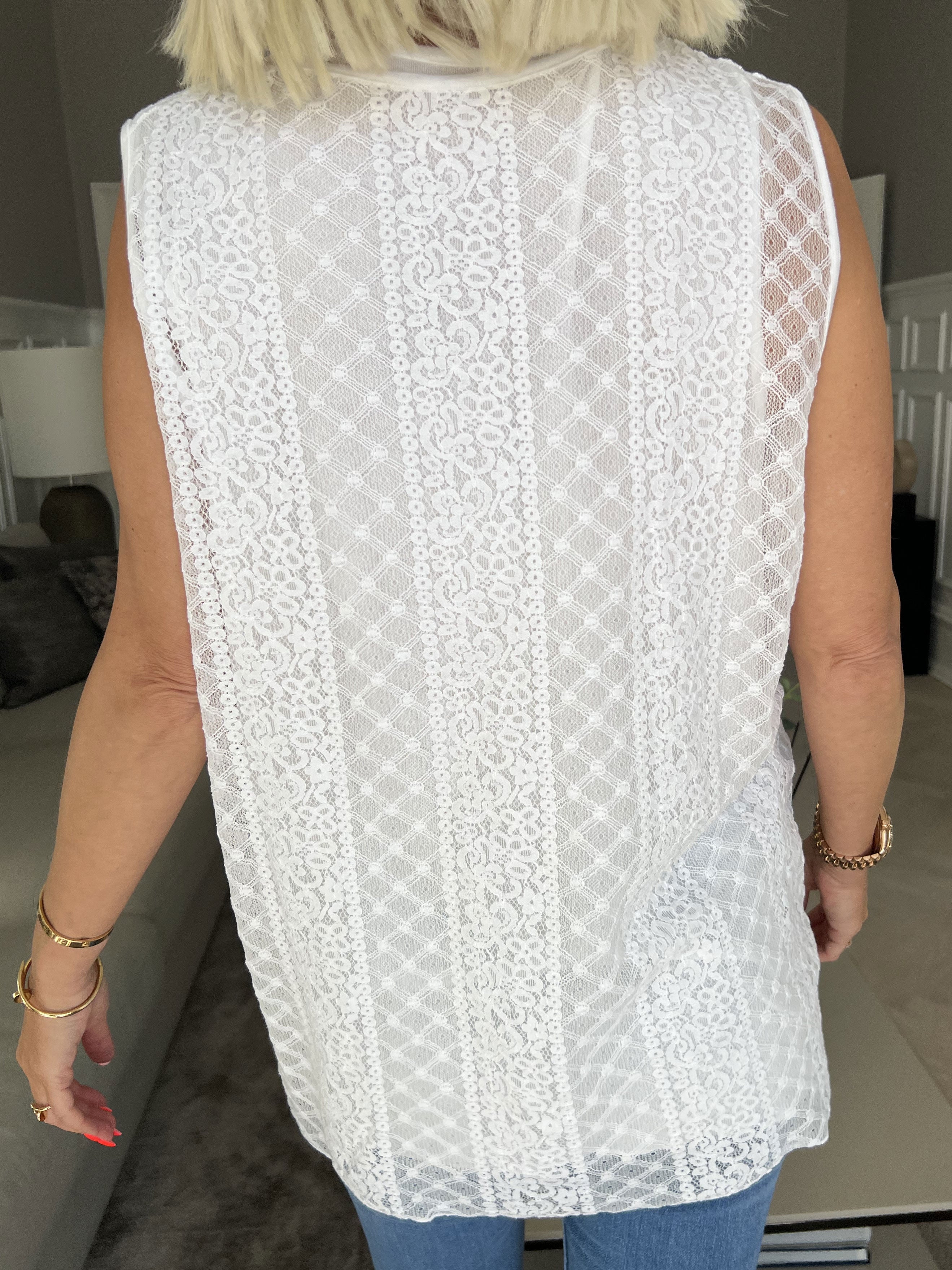 Estala - Sød blondetop uden ærmer